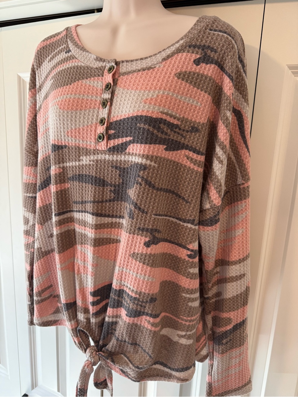 Iwollence pink camo waffle knit tie front top shirt xl
